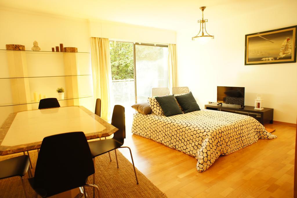 Modern Apartment Near The Bridge Lisboa Eksteriør billede