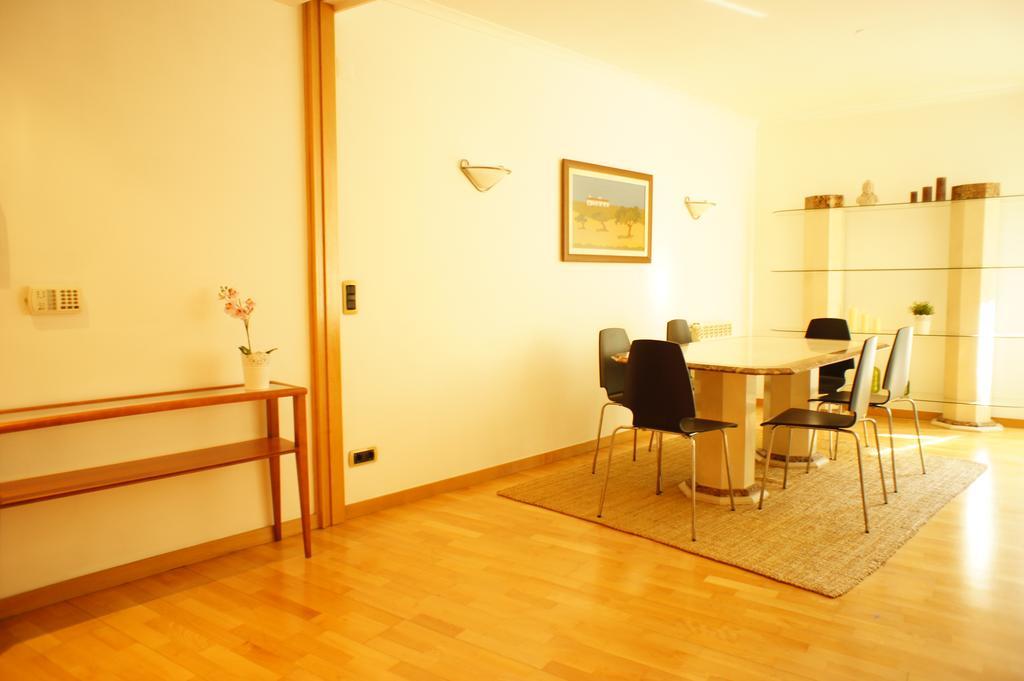 Modern Apartment Near The Bridge Lisboa Eksteriør billede