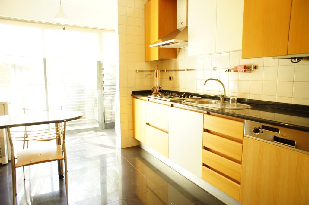 Modern Apartment Near The Bridge Lisboa Eksteriør billede