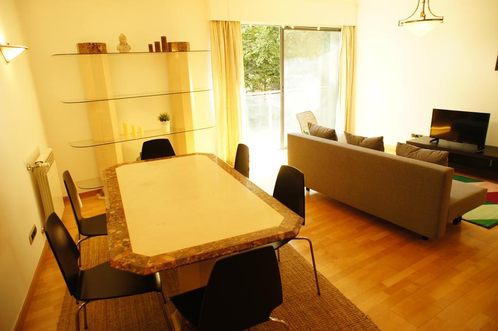Modern Apartment Near The Bridge Lisboa Eksteriør billede