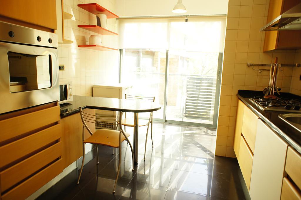 Modern Apartment Near The Bridge Lisboa Eksteriør billede